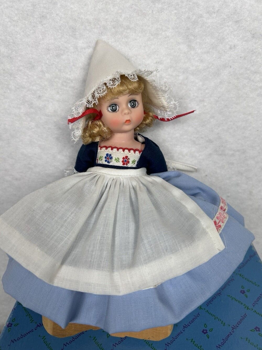 VTG Madame Alexander Netherlands 8 in International Doll #591 w/ Box